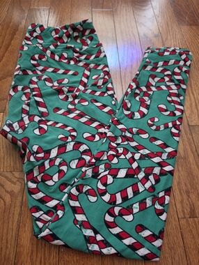 LulaRoe Candy Cane Leggings OS One Size
